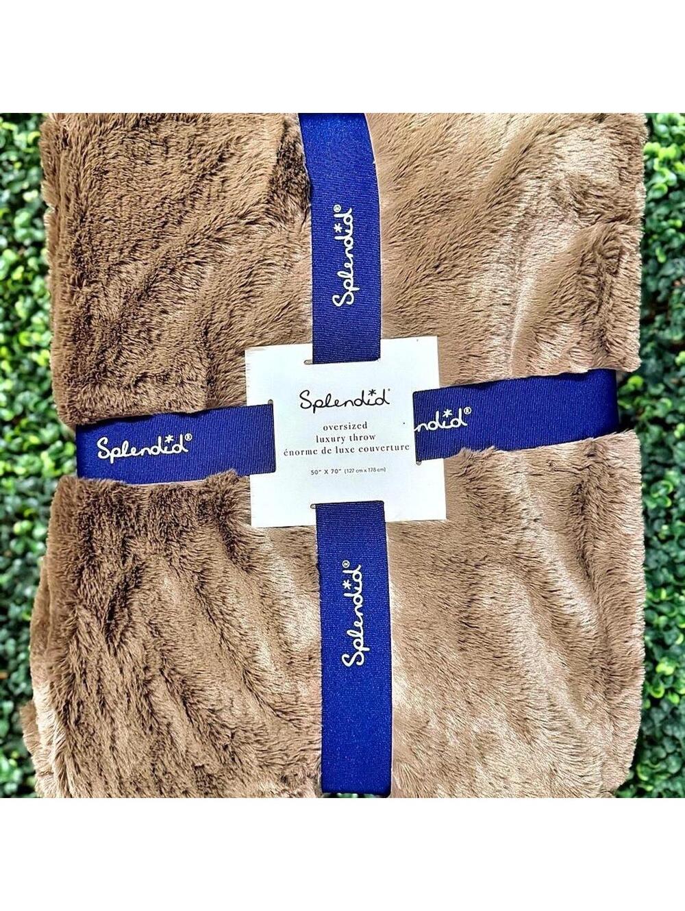 Brand new Splendid oversized luxury throw blanket 🤎